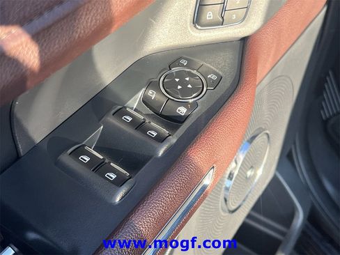 Used 2024 Ford Expedition Limited image 21