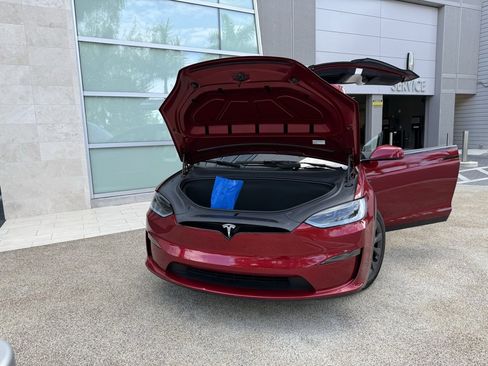 Used 2024 Tesla Model X image 7