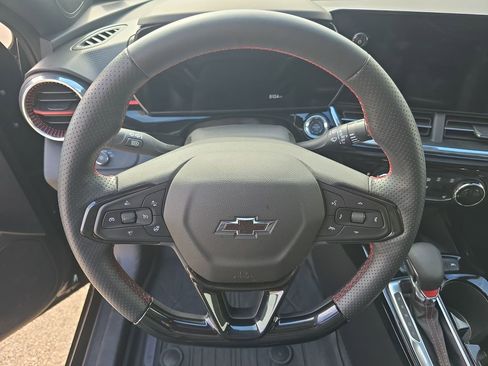 Certified 2025 Chevrolet Trax RS w/ Sunroof Package image 11