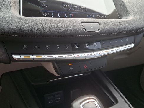 Used 2019 Cadillac XT4 Luxury AWD/4WD image 16