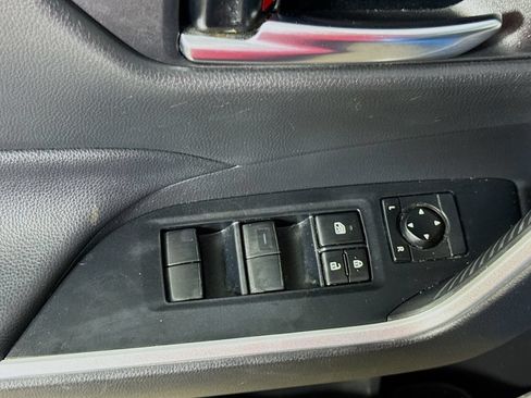Used 2020 Toyota RAV4 XLE w/ Convenience Package FWD image 16