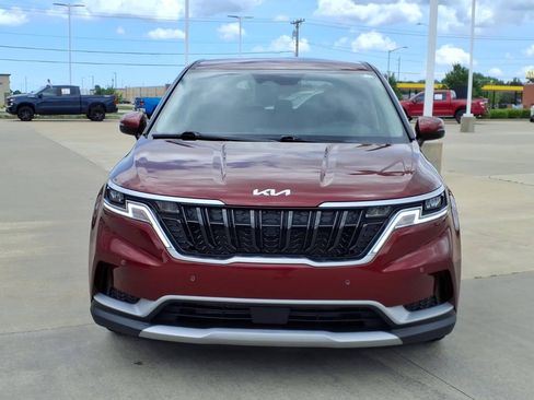 Used 2024 Kia Carnival EX FWD image 8