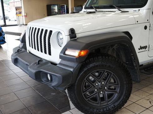 Used 2024 Jeep Wrangler Unlimited Sport AWD/4WD image 22