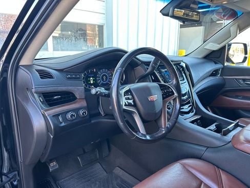 Used 2019 Cadillac Escalade Luxury image 11