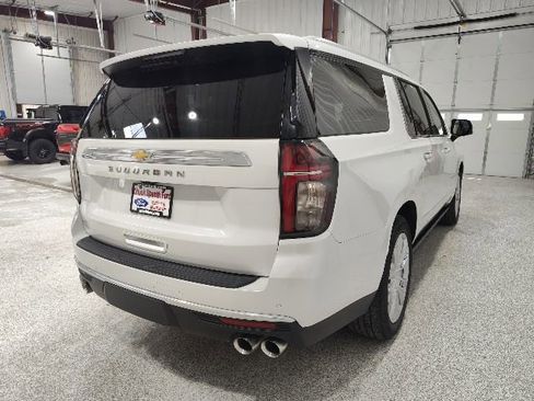 Used 2023 Chevrolet Suburban High Country AWD/4WD image 4