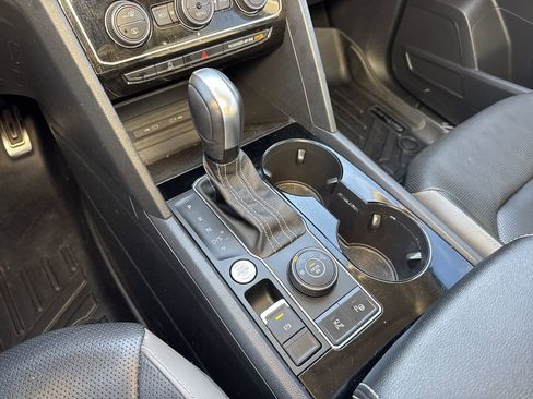 Used 2022 Volkswagen Atlas SEL Premium image 34