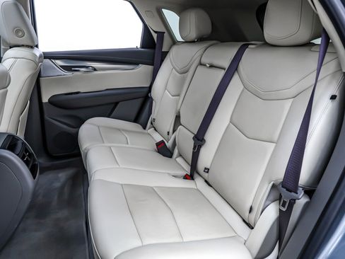 Used 2021 Cadillac XT5 Premium Luxury image 7