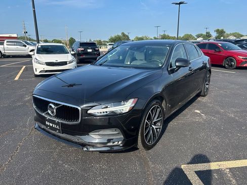 Used 2018 Volvo S90 T5 Momentum w/ Convenience Package AWD/4WD image 3