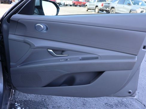 Used 2021 Hyundai Elantra SE image 20