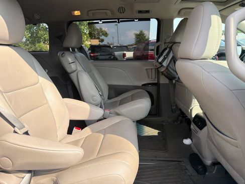 Used 2017 Toyota Sienna XLE Premium w/ Protection Package FWD image 22
