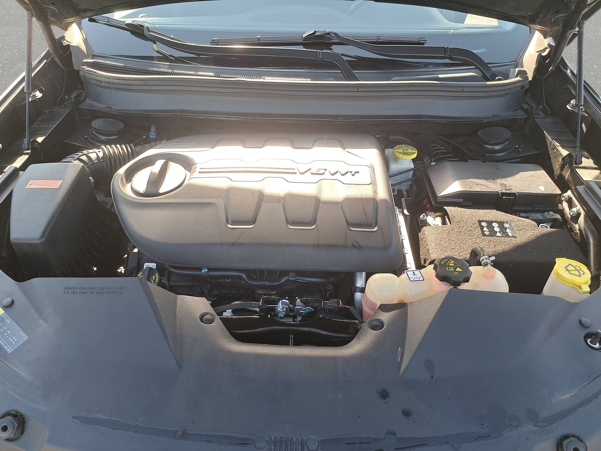 Used 2019 Jeep Cherokee Latitude Plus w/ Cold Weather Group AWD/4WD image 29