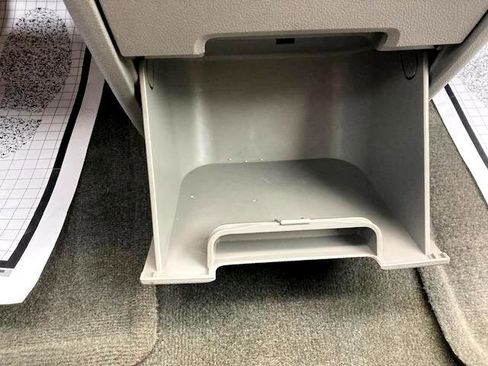 Used 2004 Ford Freestar SE image 40