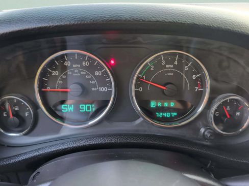 Used 2016 Jeep Wrangler Unlimited Rubicon w/ Connectivity Group AWD/4WD image 17