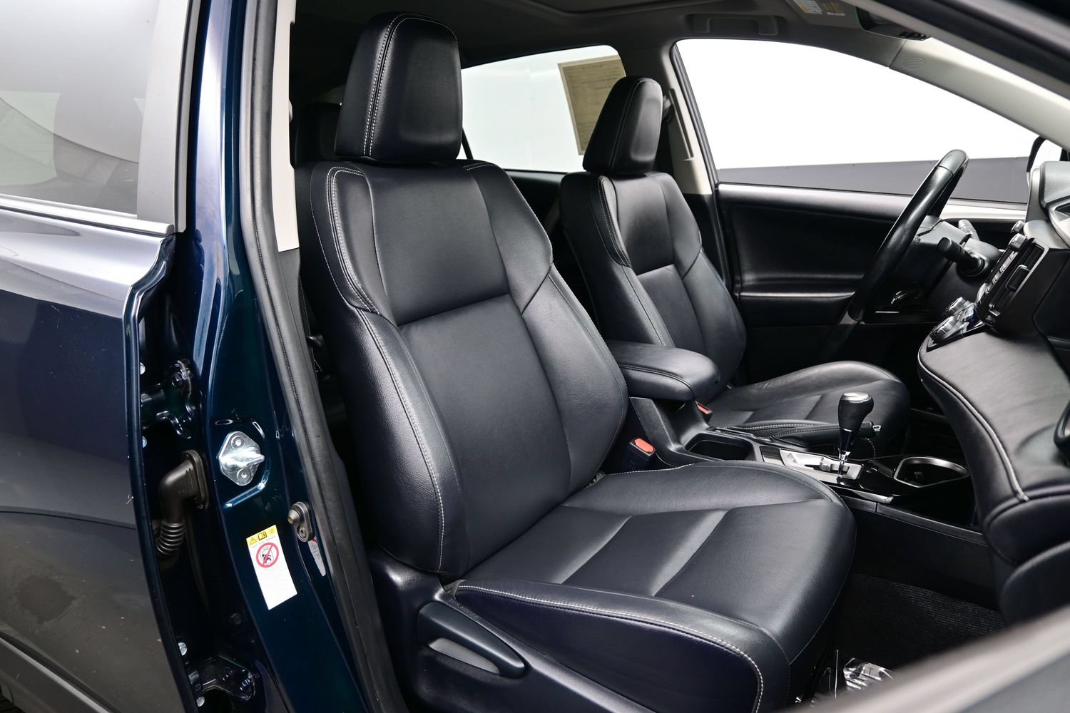 Used 2017 Toyota RAV4 Limited w/ Carpet Mat Package AWD/4WD image 17