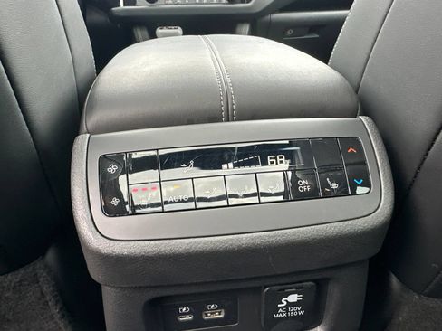 Used 2022 Nissan Pathfinder Platinum w/ Cargo Package AWD/4WD image 21