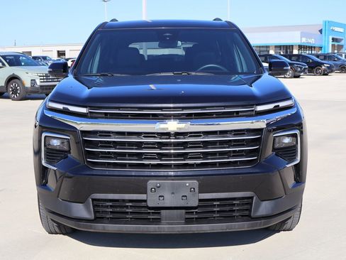 Used 2026 Chevrolet Traverse LT FWD image 3