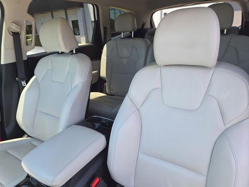 Certified 2024 Kia Telluride S w/ S Sunroof Package AWD/4WD image 22