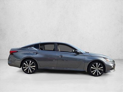 Used 2019 Nissan Altima 2.5 SR FWD image 4