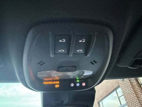 Used 2024 Chevrolet Trax RS w/ Sunroof Package image 24