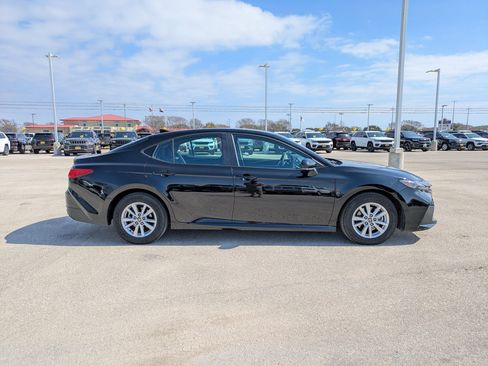 Used 2025 Toyota Camry LE image 2