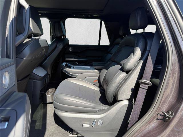 New 2027 Lincoln Navigator Reserve w/ Jet Appearance Package AWD/4WD image 16