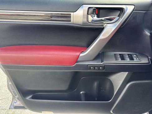 Used 2023 Lexus GX 460 Premium w/ Accessory Package image 10