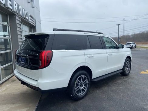 New 2026 Ford Expedition Active image 3