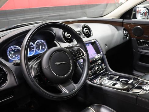Used 2014 Jaguar XJ L Portfolio image 34