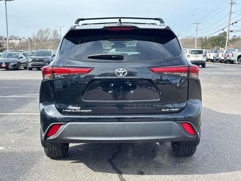 Used 2023 Toyota Highlander XLE image 4