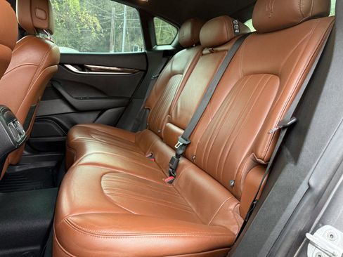 Used 2017 Maserati Levante image 12
