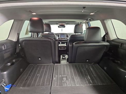 Used 2019 Toyota Highlander XLE image 33