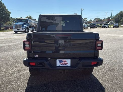 New 2025 Jeep Gladiator Willys image 7