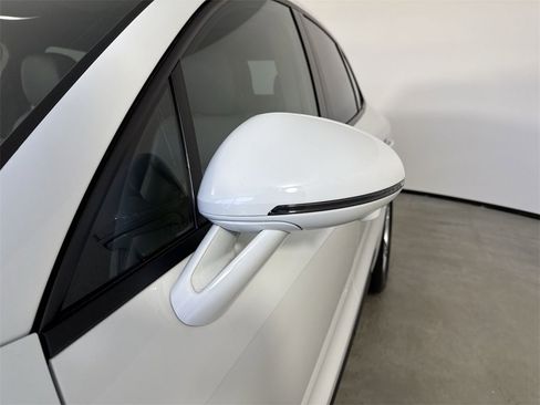 Certified 2023 Porsche Macan image 12