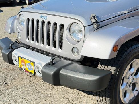 Used 2015 Jeep Wrangler Unlimited Sahara w/ Dual Top Group AWD/4WD image 9