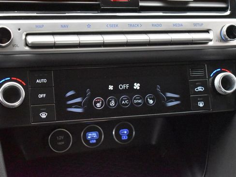 Used 2025 Genesis G70 2.5T AWD/4WD image 22