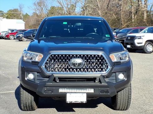 Used 2019 Toyota Tacoma TRD Off-Road image 2