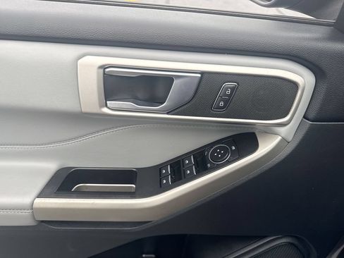 Used 2022 Ford Explorer XLT w/ Equipment Group 202A AWD/4WD image 13