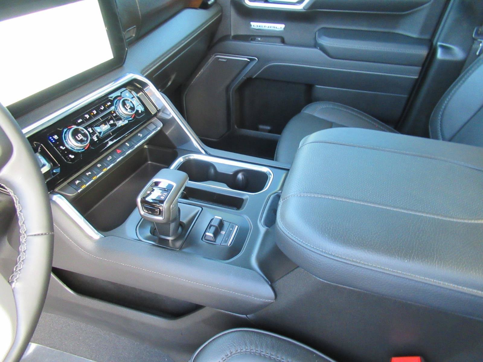 Used 2025 GMC Sierra 1500 Denali w/ Denali Reserve Package AWD/4WD image 18