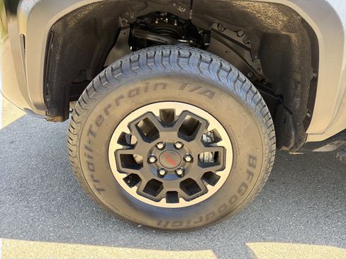 Used 2025 Toyota Tacoma TRD Off-Road AWD/4WD image 11