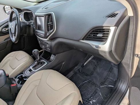 Used 2015 Jeep Cherokee Limited w/ Luxury Group image 23