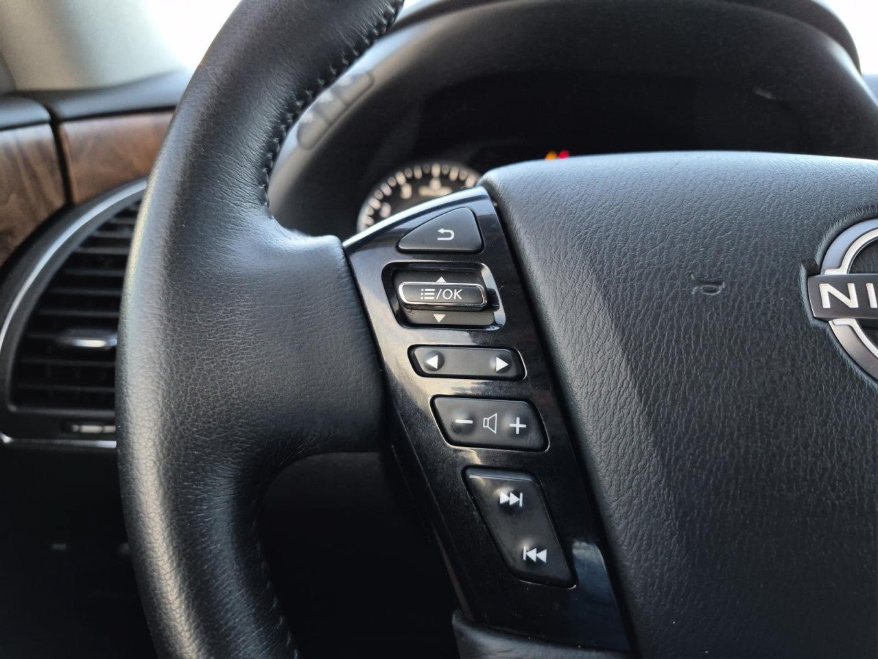 Used 2023 Nissan Armada SL RWD image 21