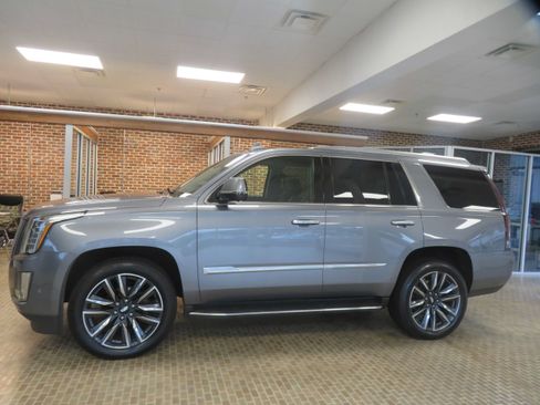 Used 2018 Cadillac Escalade Luxury AWD/4WD image 89