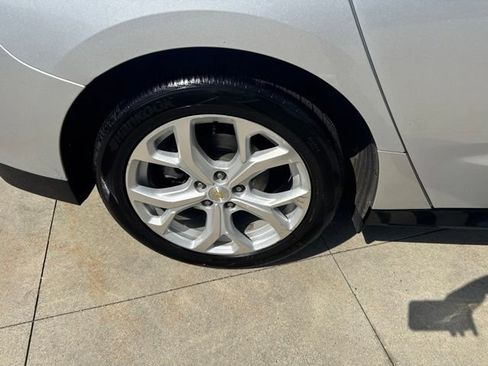 Used 2018 Chevrolet Volt Premier w/ Driver Confidence Package FWD image 10