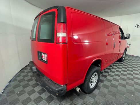 Used 2015 Chevrolet Express 2500 image 8
