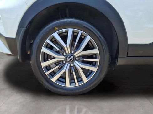 Used 2024 Nissan Kicks SV FWD image 19