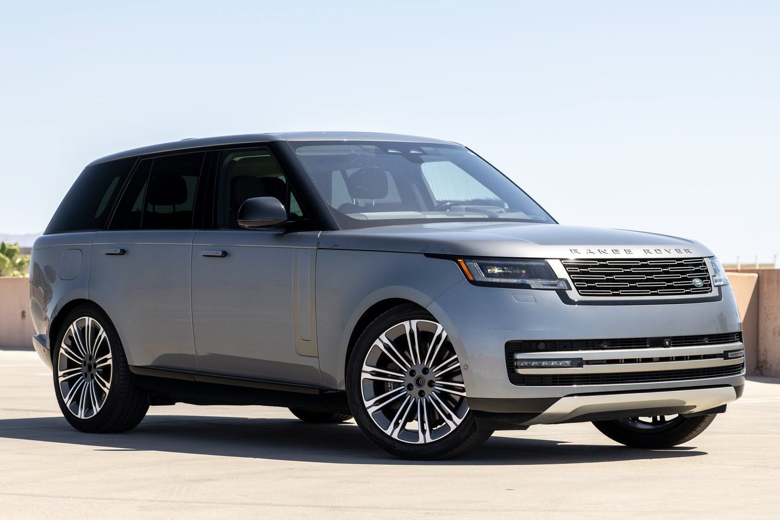 Used 2023 Land Rover Range Rover SE AWD/4WD image 1