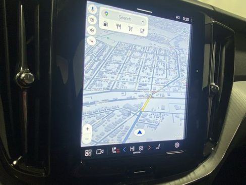 Used 2025 Volvo XC60 B5 Plus image 19