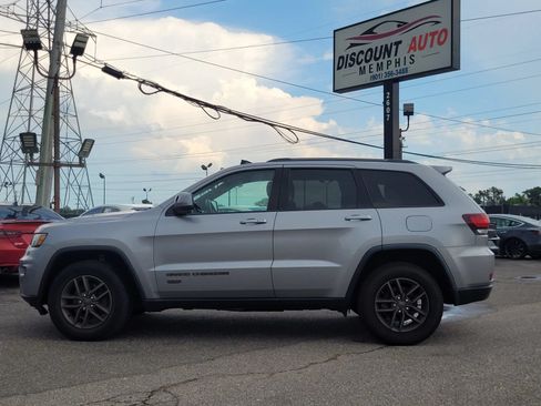 Used 2016 Jeep Grand Cherokee Laredo 75th Anniversary AWD/4WD image 18