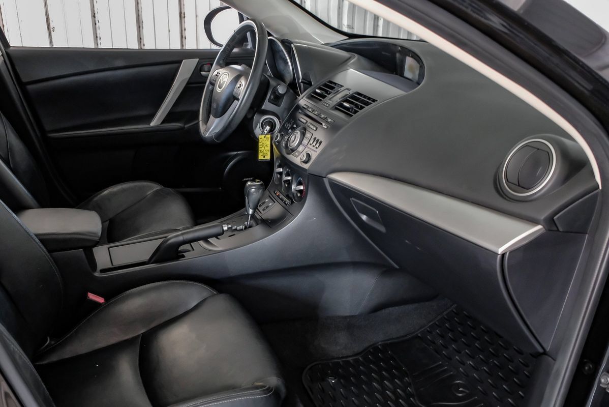 Used 2012 MAZDA MAZDA3 i Grand Touring w/ Tech Pkg FWD image 12