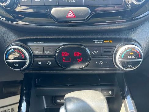 Used 2020 Kia Soul EX FWD image 16